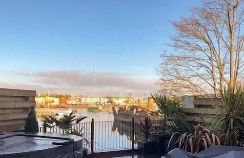 Oulton Broad Cabaña | 4 bedroom accommodation in Lowestoft