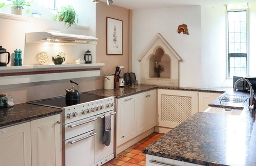 Highway Cabaña | 4 bedroom accommodation in Hilmarton, near Calne