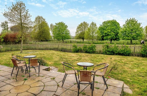 Highway Cabaña | 4 bedroom accommodation in Hilmarton, near Calne