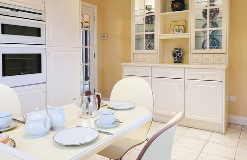 Weston Rhyn Cabaña | 4 bedroom accommodation in Weston Rhyn, near Oswestry