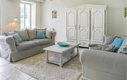 Champmillon Casa | 4 Bedroom Amazing Home In Champmillon