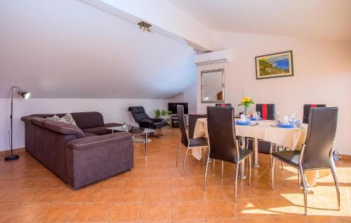 Jesenice Casa | 4 Bedroom Amazing Home In Jesenice