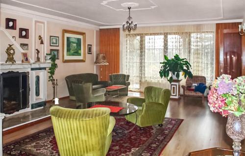 Slawno Casa | 4 Bedroom Awesome Apartment In Lukowo