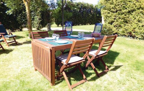 Moult-Chicheboville Casa | 4 Bedroom Awesome Home In Chicheboville