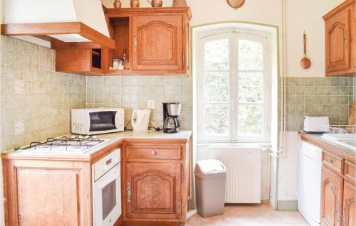 Moult-Chicheboville Casa | 4 Bedroom Awesome Home In Chicheboville