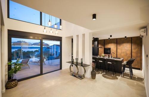 Maslenica Casa | Impresionante casa de 4 dormitorios en.