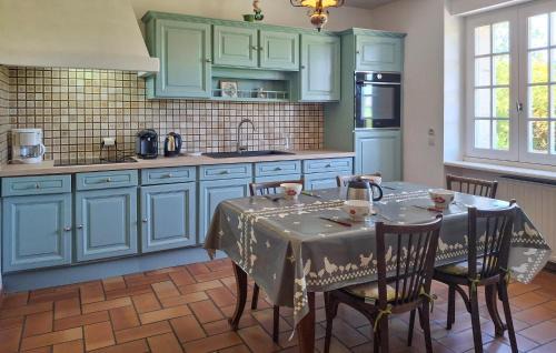 Plouigneau Casa | 4 Bedroom Awesome Home In Plouigneau
