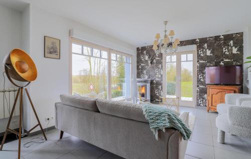 Romeries Casa | 4 Bedroom Awesome Home In Romeries