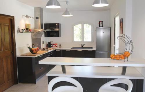 Apt Casa | 4 Bedroom Awesome Home In Apt