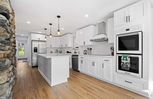 Mount Kisco Casa | 4-bedroom Barn house with WiFi, Fireplace, Firepit, BBQ Grill by hiking trails