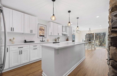 Mount Kisco Casa | 4-bedroom Barn house with WiFi, Fireplace, Firepit, BBQ Grill by hiking trails