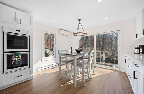 Mount Kisco Casa | 4-bedroom Barn house with WiFi, Fireplace, Firepit, BBQ Grill by hiking trails