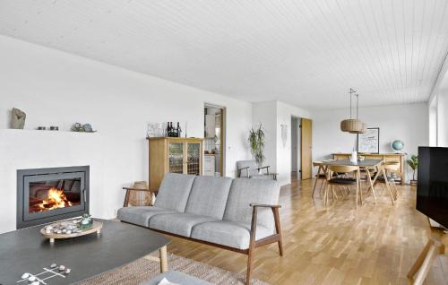 Oddesund Syd Casa | 4 Bedroom Beach Front Home In Thyholm