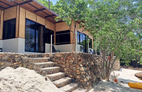 Coron Casa | 4 Bedroom Beach House with Pool