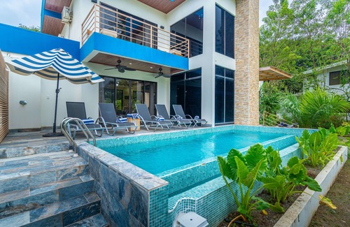 Parrita Casa | 4 bedroom-Beachfront-Luxury-Wildlife-Fast internet-private pool