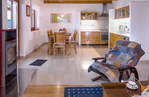 Mravince Casa | Hermosa casa de 4 dormitorios en.