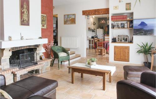Goult Casa | 4 Bedroom Beautiful Home In Goult