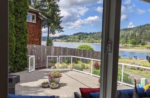 Poulsbo Casa | 3 dormitorios hermosa propiedad frente al mar en la bahía de la Libertad