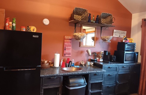 North Creek Cama Y Desayuno | 4-bedroom bed & breakfast in distinct North Creek, with a rustic cozy cabin feel