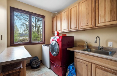 Drayton Plains Casa | 4 bedroom Big Lake Waterfront home with spectacular lake views