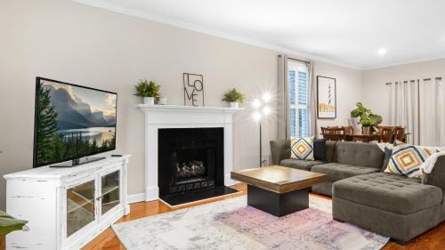 Old Irving Park Casa | 4-bedroom Bliss With Downtown Proximity