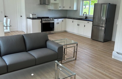 Isaacs Glen Cabina | 4-bedroom cabin in beautiful Kawartha Lakes with AC