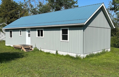 Isaacs Glen Cabina | 4-bedroom cabin in beautiful Kawartha Lakes with AC