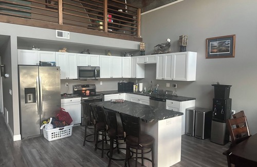 Burbank Cabina | 4-bedroom cabin on Missouri Rive with WiFi, AC