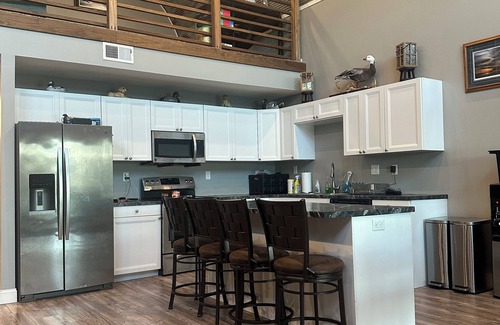 Burbank Cabina | 4-bedroom cabin on Missouri Rive with WiFi, AC