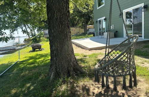 Burbank Cabina | 4-bedroom cabin on Missouri Rive with WiFi, AC