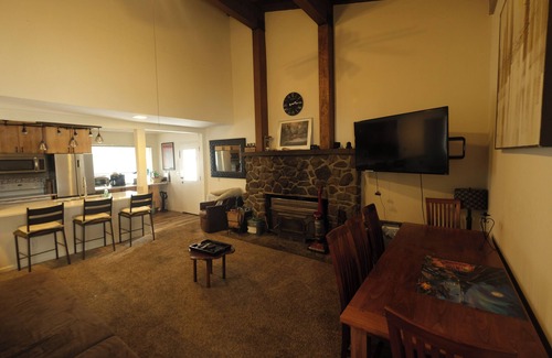 Truckee Chalet De Esquí | 4 Bedroom Chalet at Donner Lake. Monthly during Summer and Holidays.