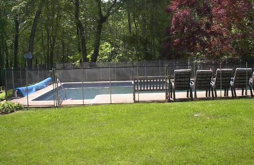 Madison Casa | Colonial de 4 habitaciones con piscina en el suelo South Madison CT: 74 Hull Rd