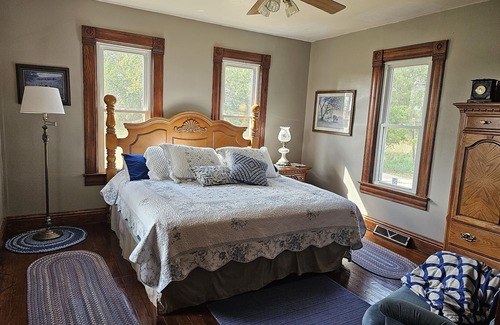 Pierce County Otro | 4 bedroom country farmhouse