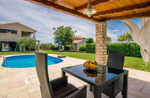 Milohnici Casa | Acogedora casa de 4 dormitorios en.