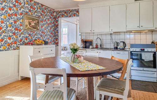 Grastorp Casa | 4 Bedroom Cozy Home In Flo