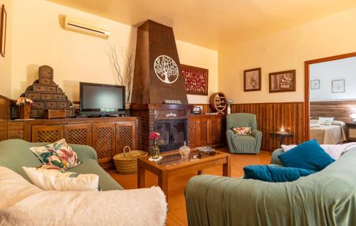 Iznajar Casa | 4 Bedroom Cozy Home In Iznajar