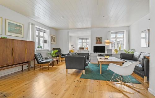 Logstor Casa | 4 Bedroom Cozy Home In Løgstør
