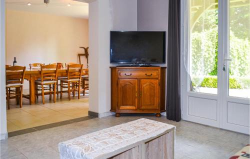 La Douze Casa | 4 Bedroom Cozy Home In La Douze