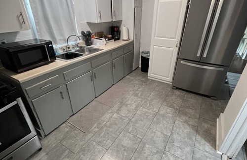 Vine Casa | 4-Bedroom Cozy Spacious Home in Historic Vine Neighborhood in Downtown Kalamazoo