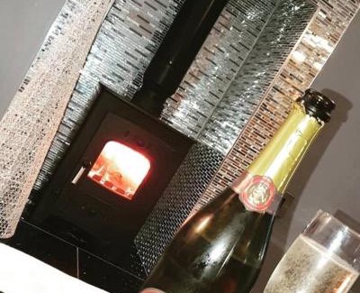 Wrexham Casa | 4 Bedroom Detached Holiday home with Hot Tub
