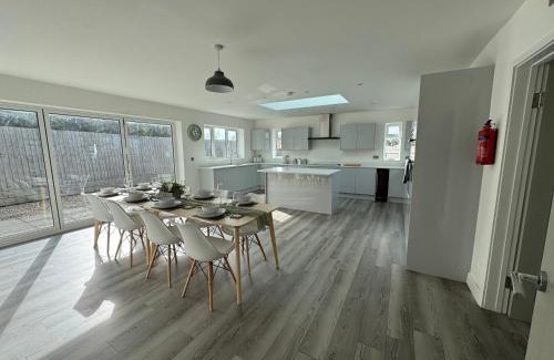 Weston-super-Mare Casa | 4 bedroom detached home sleeps 8