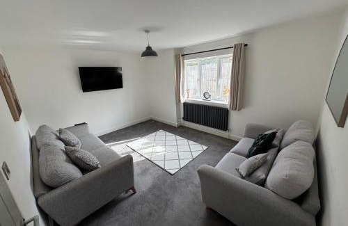 Weston-super-Mare Casa | 4 bedroom detached home sleeps 8