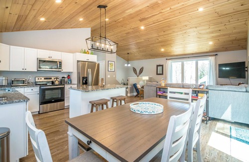 Conway Casa | 4-bedroom dog friendly house with Hot Tub, AC, WiFi, TV. Enjoy a cozy stay.