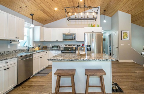 Conway Casa | 4-bedroom dog friendly house with Hot Tub, AC, WiFi, TV. Enjoy a cozy stay.