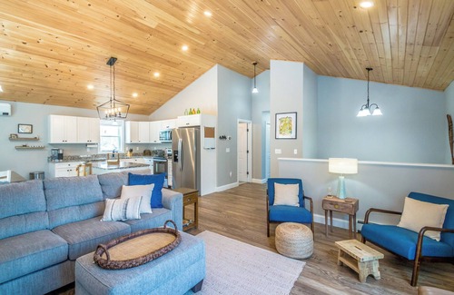 Conway Casa | 4-bedroom dog friendly house with Hot Tub, AC, WiFi, TV. Enjoy a cozy stay.