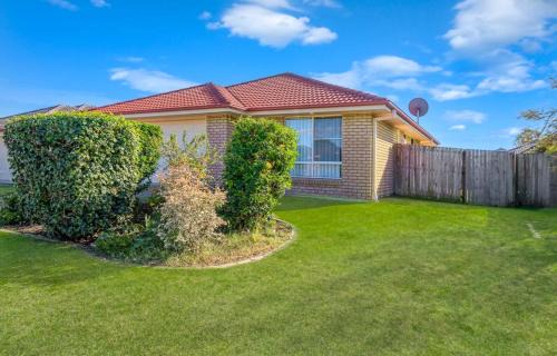Raceview Casa | 4 bedroom entire house in Raceview,QLD 4305