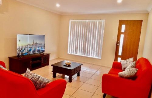 Raceview Casa | 4 bedroom entire house in Raceview,QLD 4305