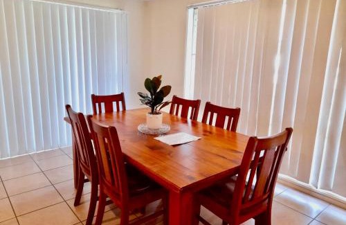 Raceview Casa | 4 bedroom entire house in Raceview,QLD 4305