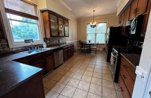 Cleveland Casa | 4-bedroom estate Downtown Cleveland WiFi, Pool, massage chair Kitchn Holidays