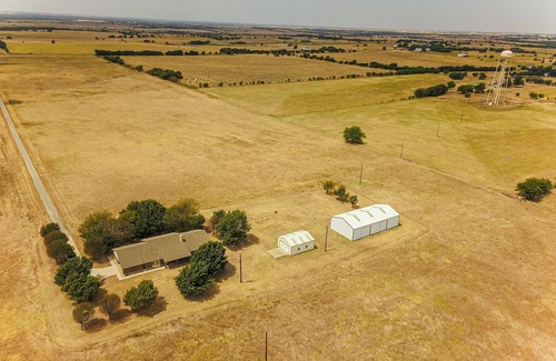 Sanger Casa | 4 Bedroom Farmhouse XXII & Event Venue 117 Acres